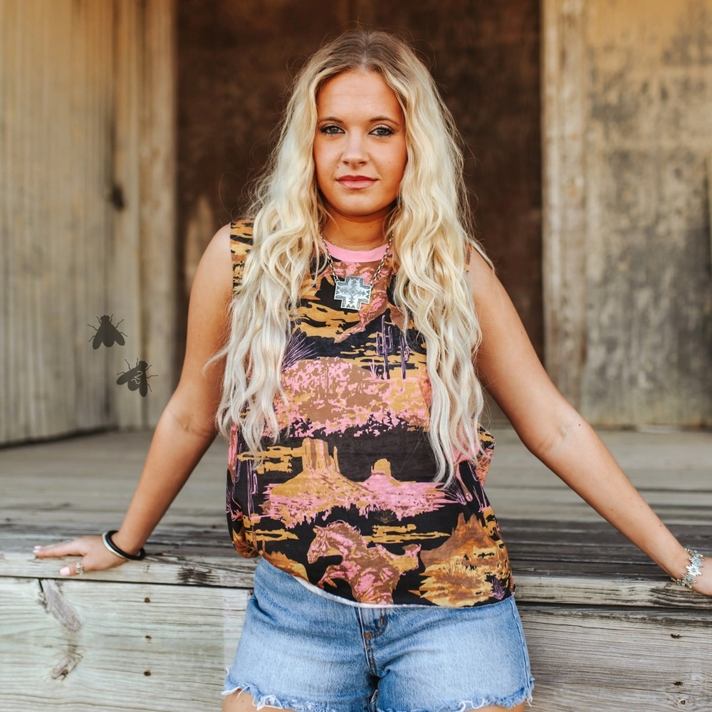 Women’s Sleeveless Graphic Tank Top in Black & Pink